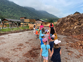 Mühldorfer Kindergarten beim Winterholz Sägewerk